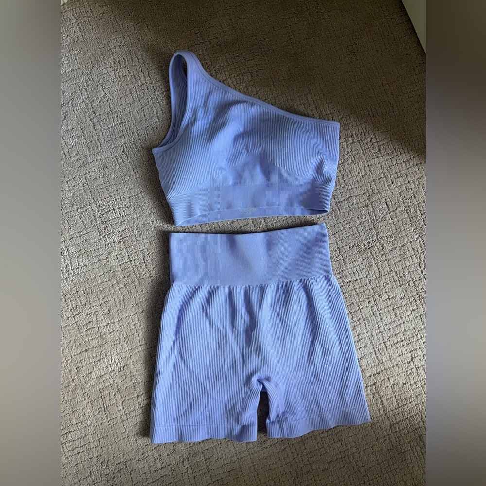 Medium lilac workout set. Padded sports bra and lined bikers.